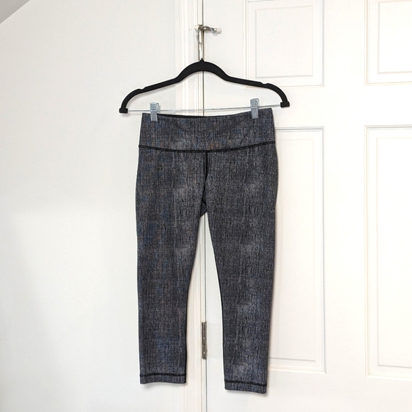 Lululemon Wunder Under Crop *Full-On Luxtreme Burlap Texture Black Dune | Size 6 - Picture 4 of 9